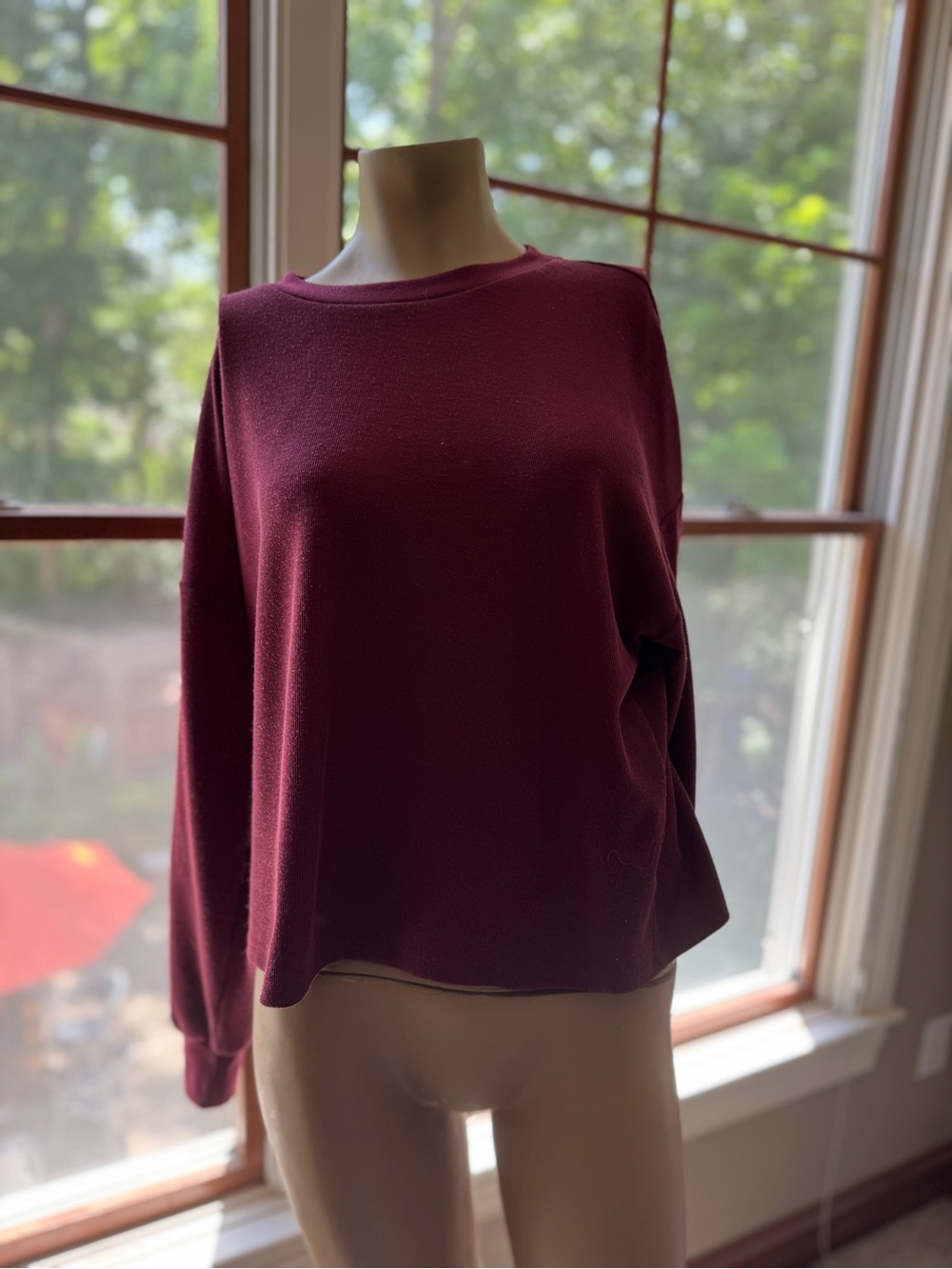 Forever 21 Women's Crewneck Sweatshirt in Burgundy